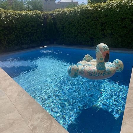 Space In The Villa With Poll Near Golf In מדריד מראה חיצוני תמונה